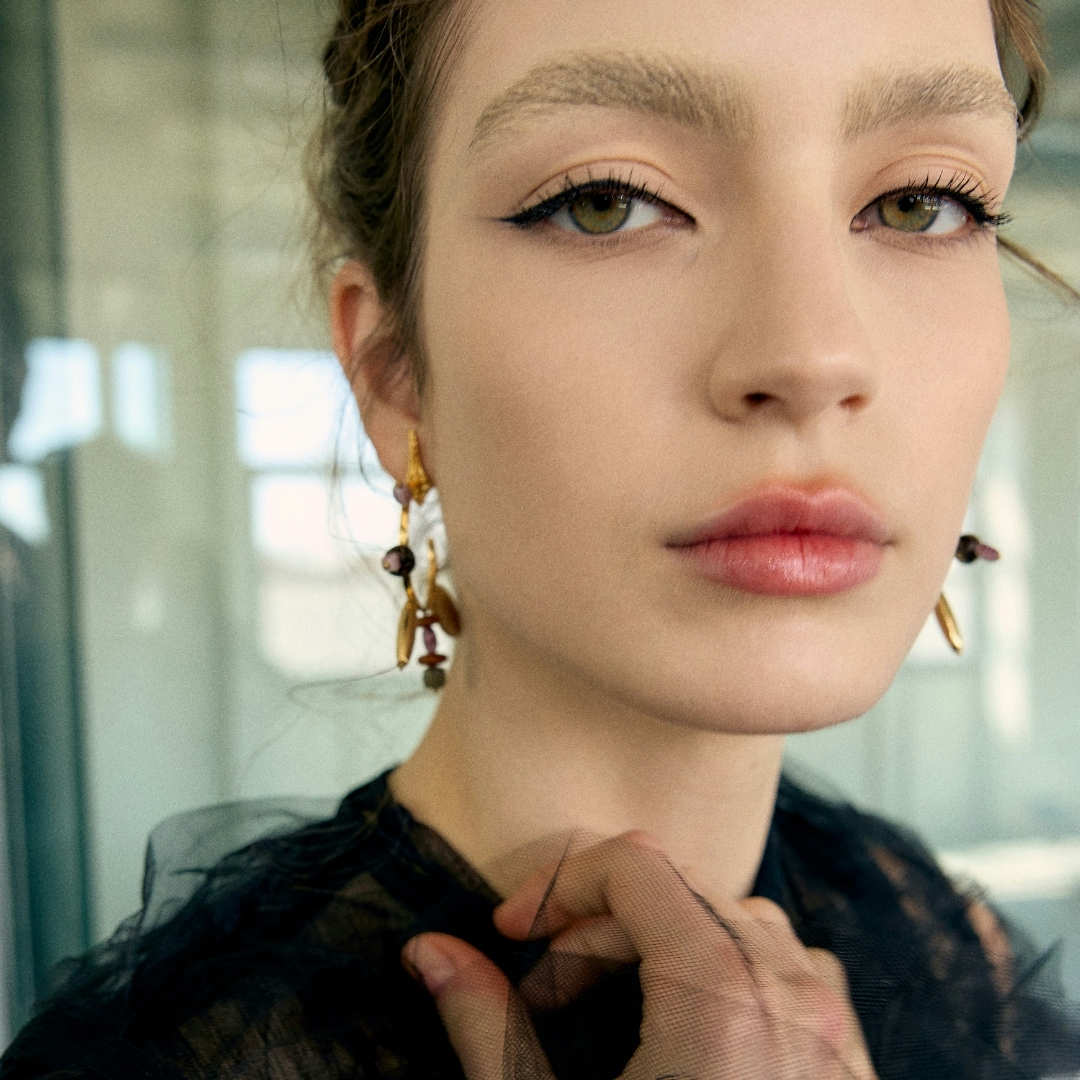 Exquisite Creatures Hoops Earrings 4