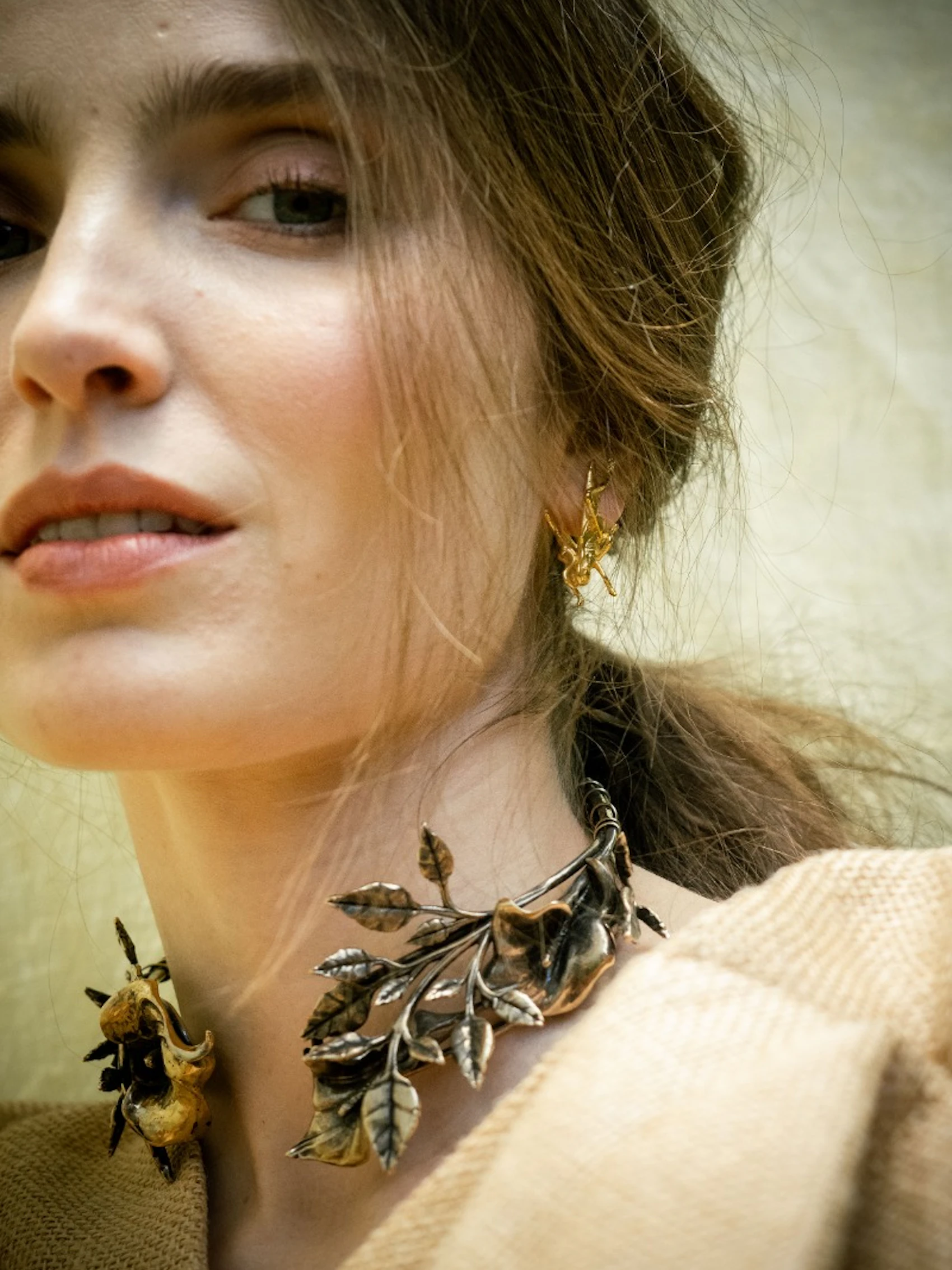 Antique Gold Water Lilies Choker 3