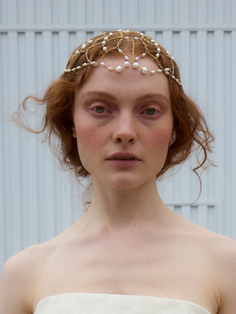 Queen Isidora 0